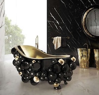 Luxurious Bubbling Bathtubs Image 3