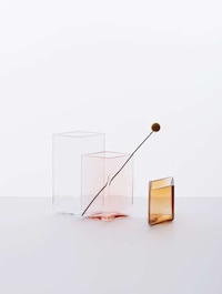 Diamond-Shaped Flower Holders Image 4