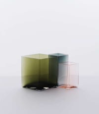 Diamond-Shaped Flower Holders Image 7