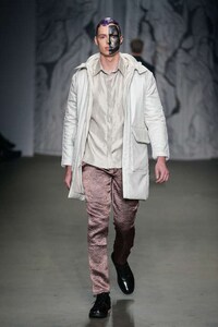 Edgy Two-Faced Runways Image 4