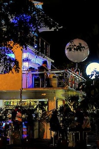 Pop-Up Shipping Container Nightclubs Image 2