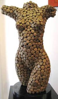 Sculpting Female Curves With Coins Image 3