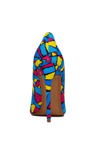 Graphic Pop Art Heels Image 6