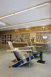 Shipping Crate Cafes Image 8