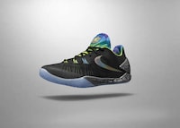 Shuffle-Friendly Basketball Shoes Image 3