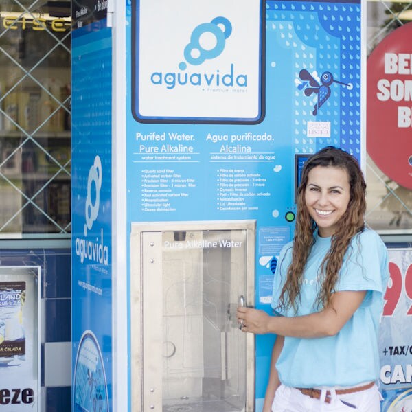 H2O Vending Machines: Aquavida Sells its Products in Compact Vending ...