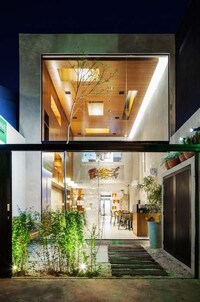 Opulent Glass Eateries Image 2