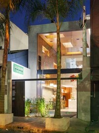 Opulent Glass Eateries Image 8