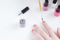 Abstract Art Manicures Image 7