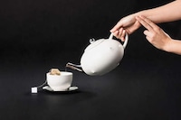Body Responsive Tea Sets Image 2