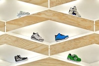 Automated Footwear Displays Image 7