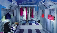Mobile Bus Boutiques Image 3