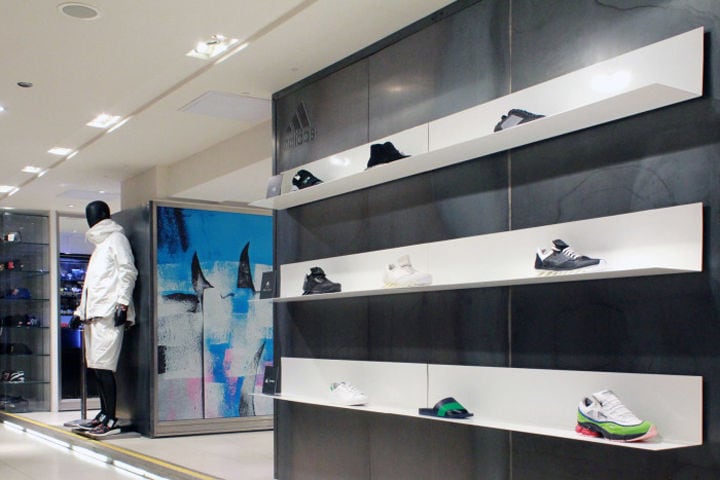 Logo-Mimicking Displays