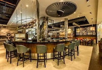 Aviation-Themed Airport Bars Image 6