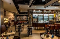 Aviation-Themed Airport Bars Image 8