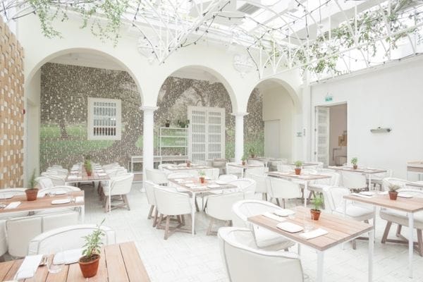 18 Understated Restaurant Interiors