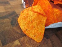 Cobranded Hot Sauce Chips Image 4