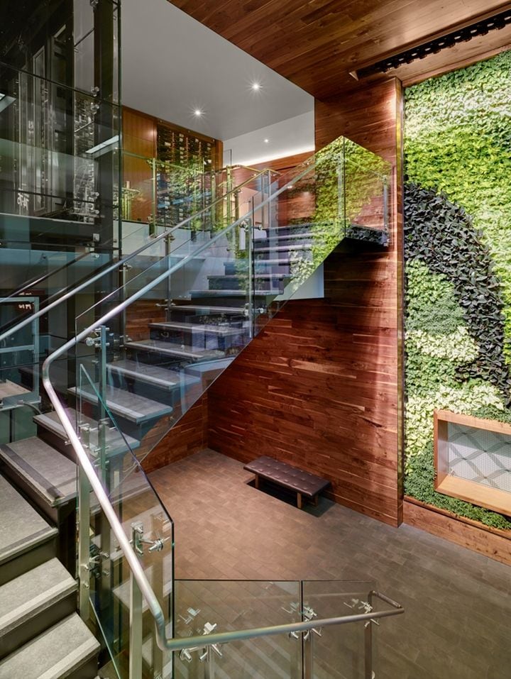 Exploratory Airport Lounges
