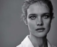 Couture Contrasting Photoshoots Image 4