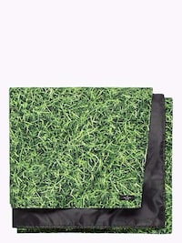 Grassy Picnic Blankets Image 2