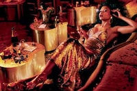 Ultra Glam 70s Editorials Image 3