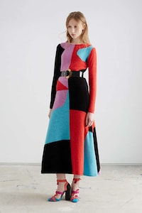 Box-Patterned Fashion Lines Image 4
