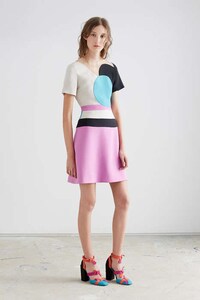 Box-Patterned Fashion Lines Image 5