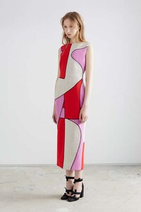 Box-Patterned Fashion Lines Image 6