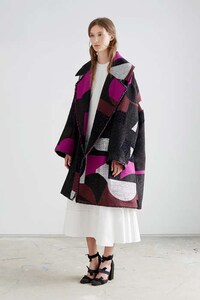 Box-Patterned Fashion Lines Image 7