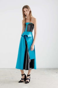 Box-Patterned Fashion Lines Image 8