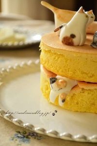 Tiny Cat-Shaped Treats Image 3