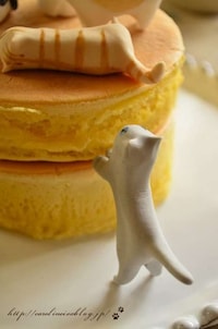 Tiny Cat-Shaped Treats Image 4