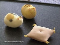 Tiny Cat-Shaped Treats Image 8