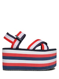 Towering Patriotic Platforms Image 3