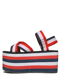 Towering Patriotic Platforms Image 4