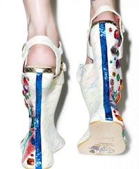 Decorative No-Heel Sandals Image 2