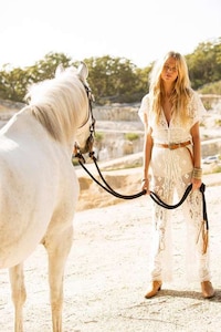 Romantic Desert Lookbooks Image 2