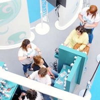 Dry Shampoo Pop-Up Salons Image 3