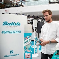 Dry Shampoo Pop-Up Salons Image 5
