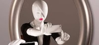 Selfie-Taking Mannequins Image 2