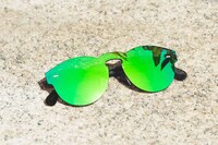 Single-Lens Sunglasses Image 2