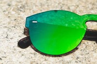 Single-Lens Sunglasses Image 3