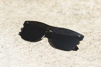 Single-Lens Sunglasses Image 5