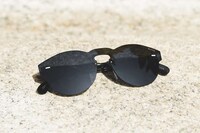 Single-Lens Sunglasses Image 6