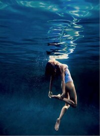 Elegant Poolside Editorials Image 7