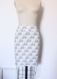 Playful Vintage-Inspired Fashion Image 7