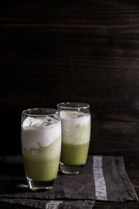Iced Green Tea Lattes Image 4