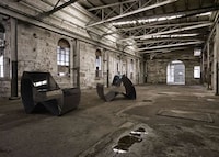 Reversible Carbon Fiber Chairs Image 2
