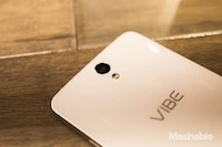Selfie-Focused Camera Phones Image 3