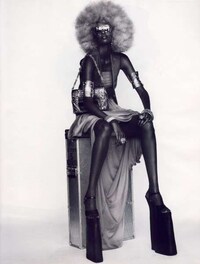 Models with Humongous Platform Sandals Image 2